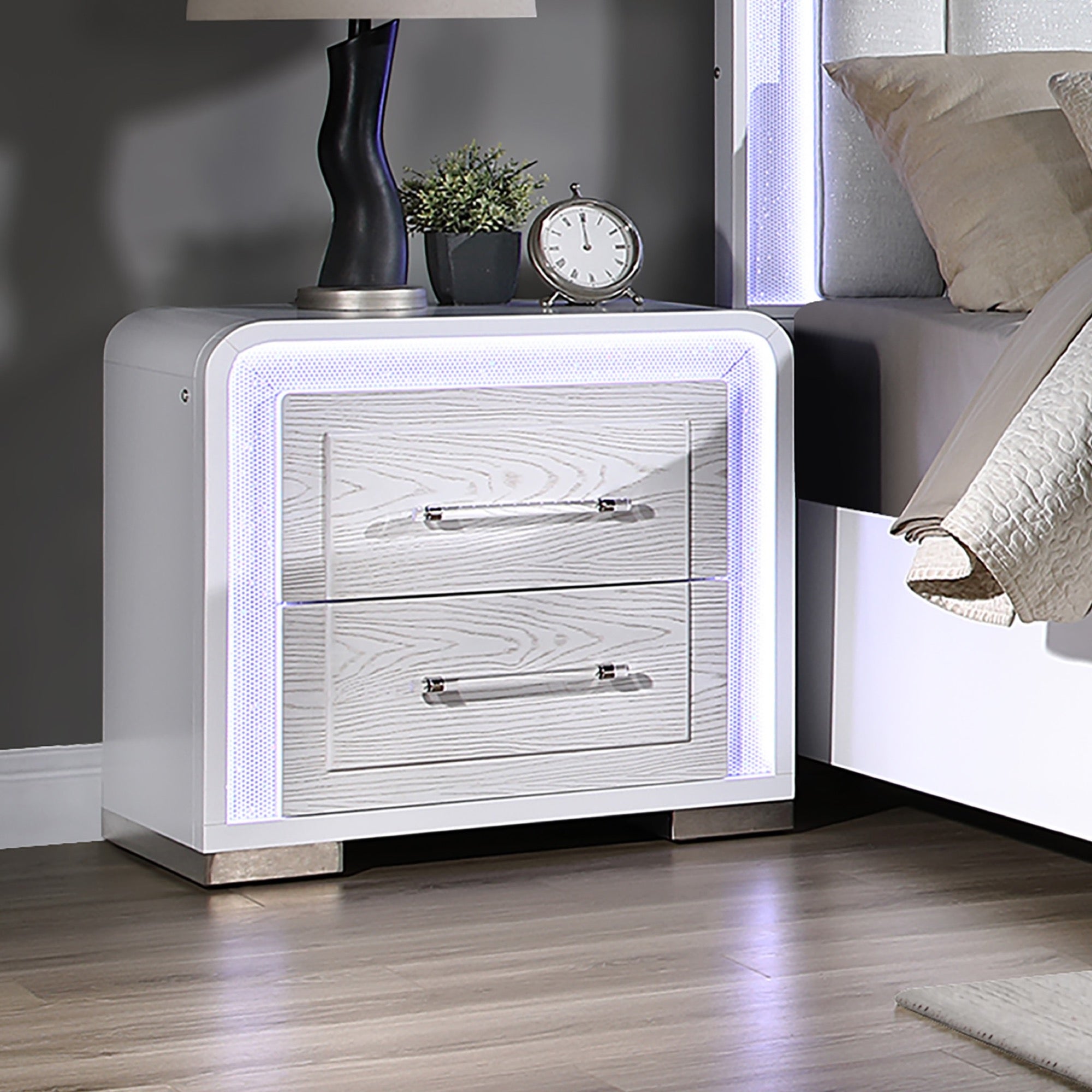 Savannah 5 Piece Queen Bedroom Set - Adams Furniture