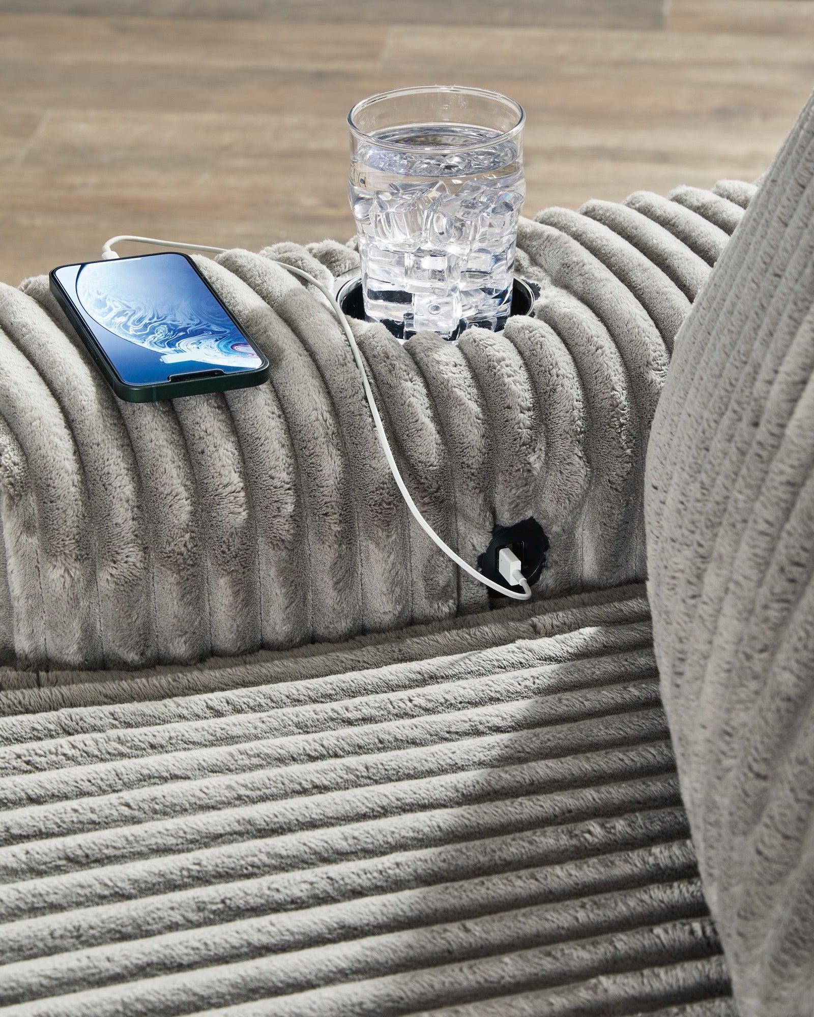 Lindyn Chaise - Adams Furniture
