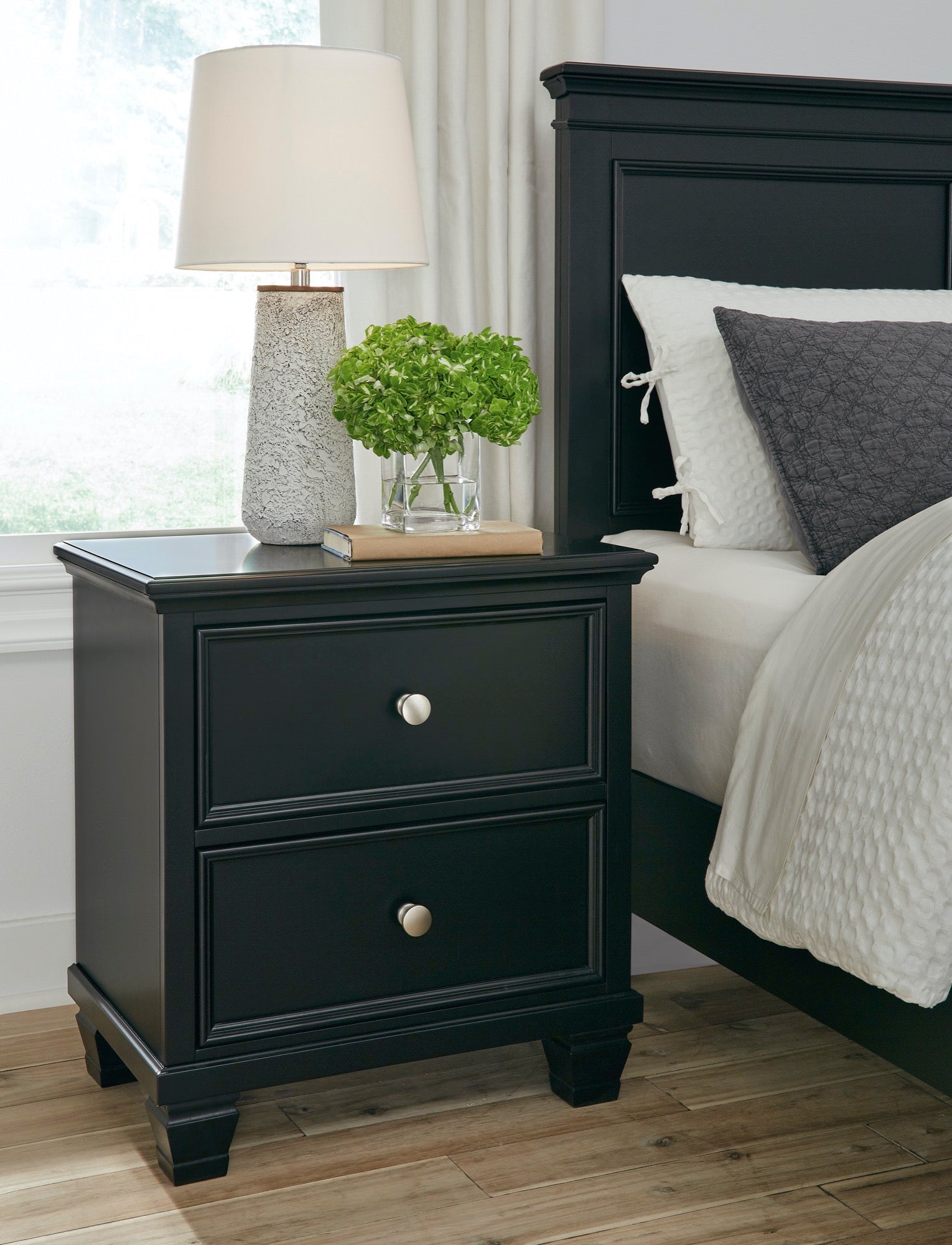 Lanolee Queen 5 Piece Bedroom Set - Adams Furniture