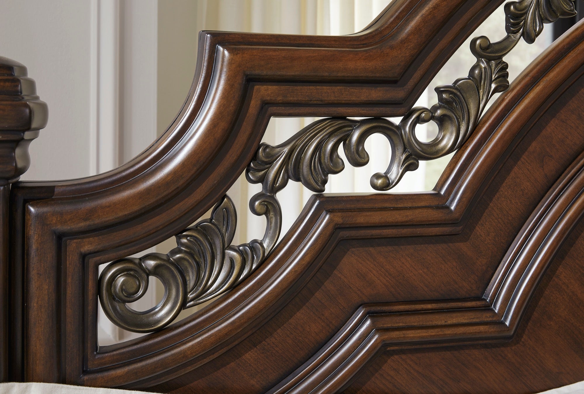 Lavinton Queen 5 Piece Bedroom Set - Adams Furniture