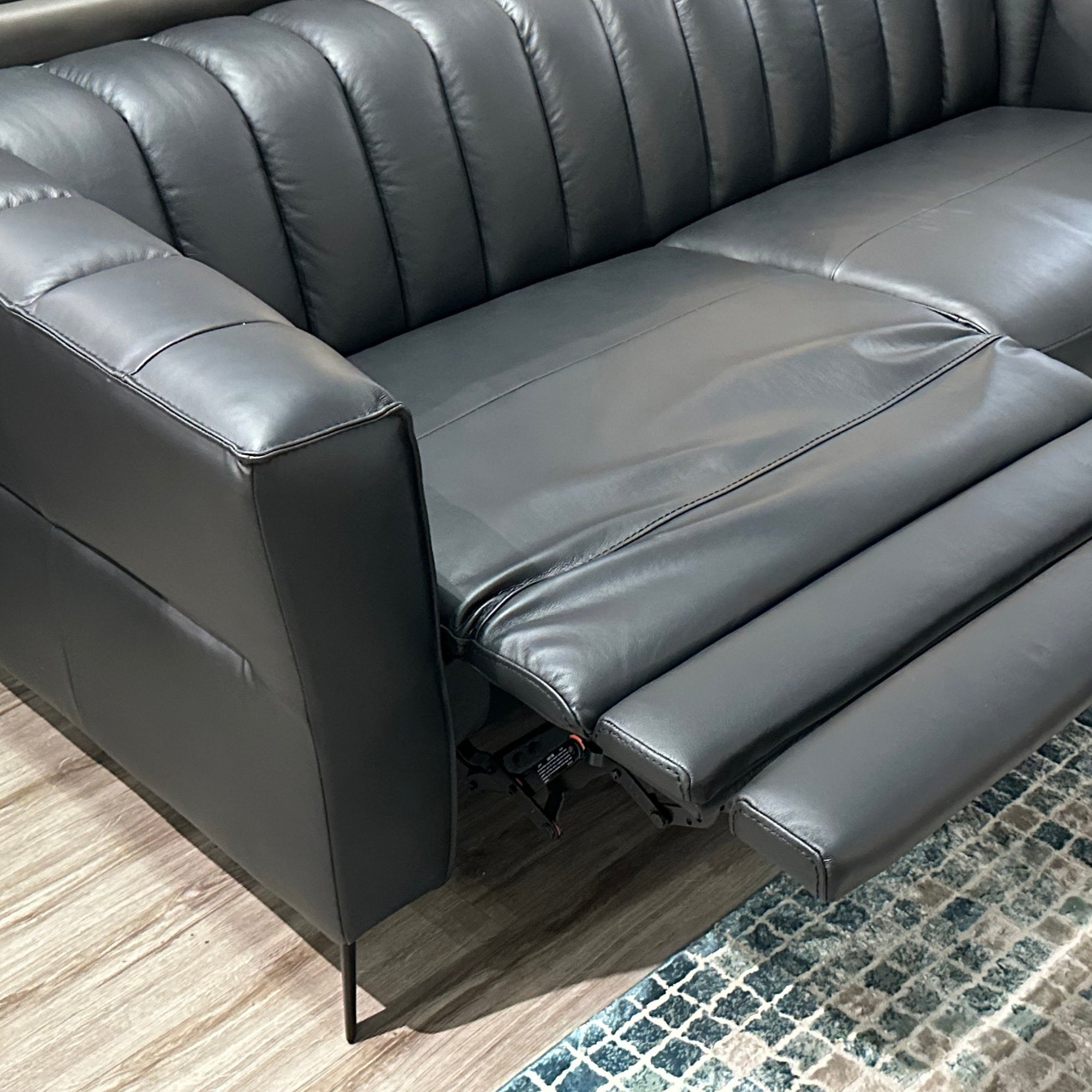 Atollo Black Power Reclining Loveseat - Adams Furniture