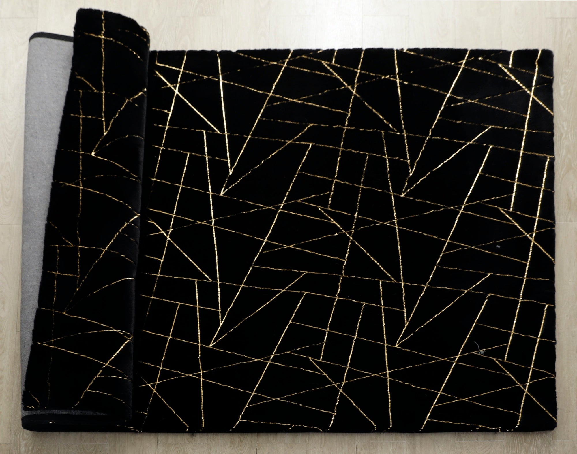 Emma 5x7 Black/Gold Area Rug - Adams Furniture