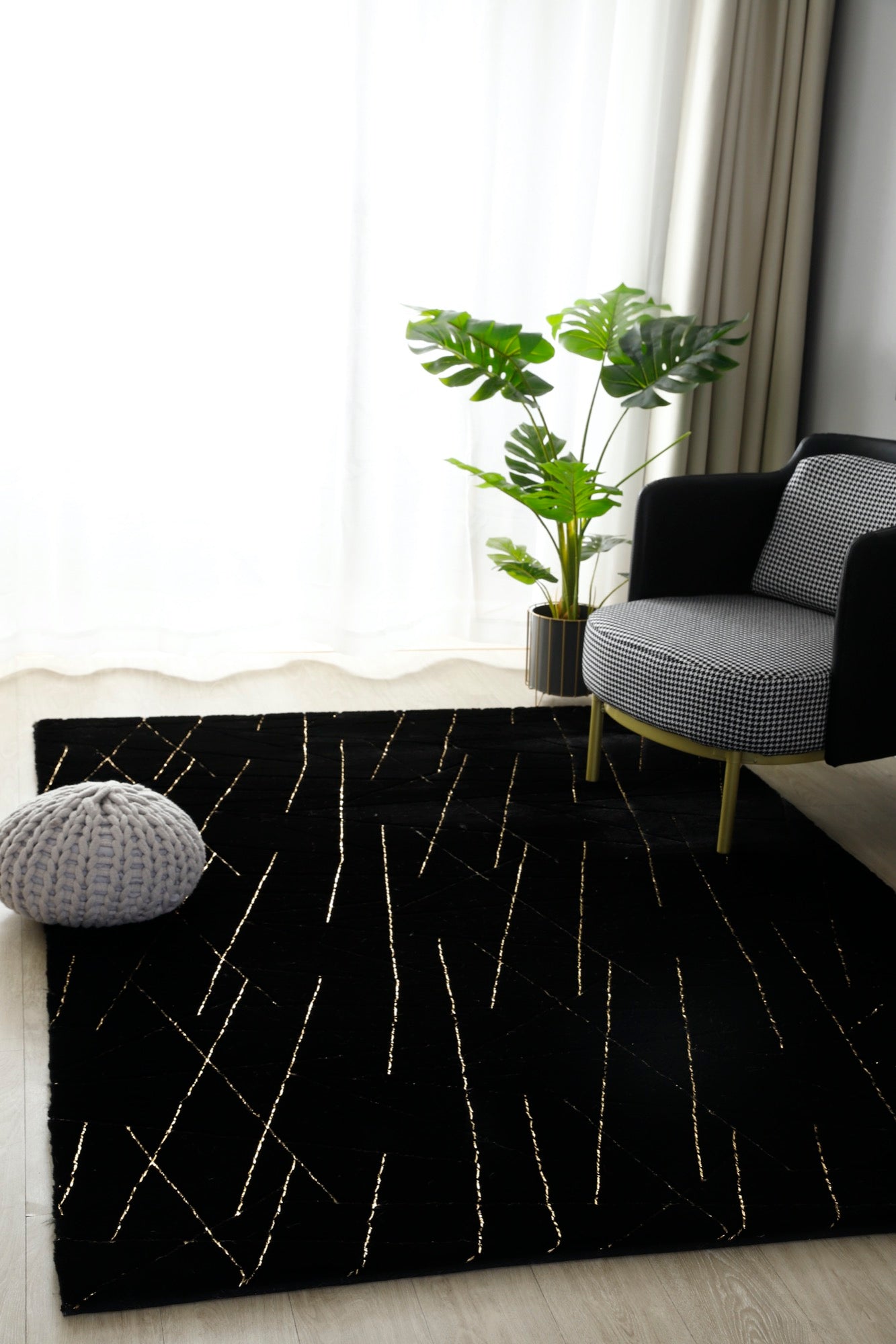 Emma 5x7 Black/Gold Area Rug - Adams Furniture