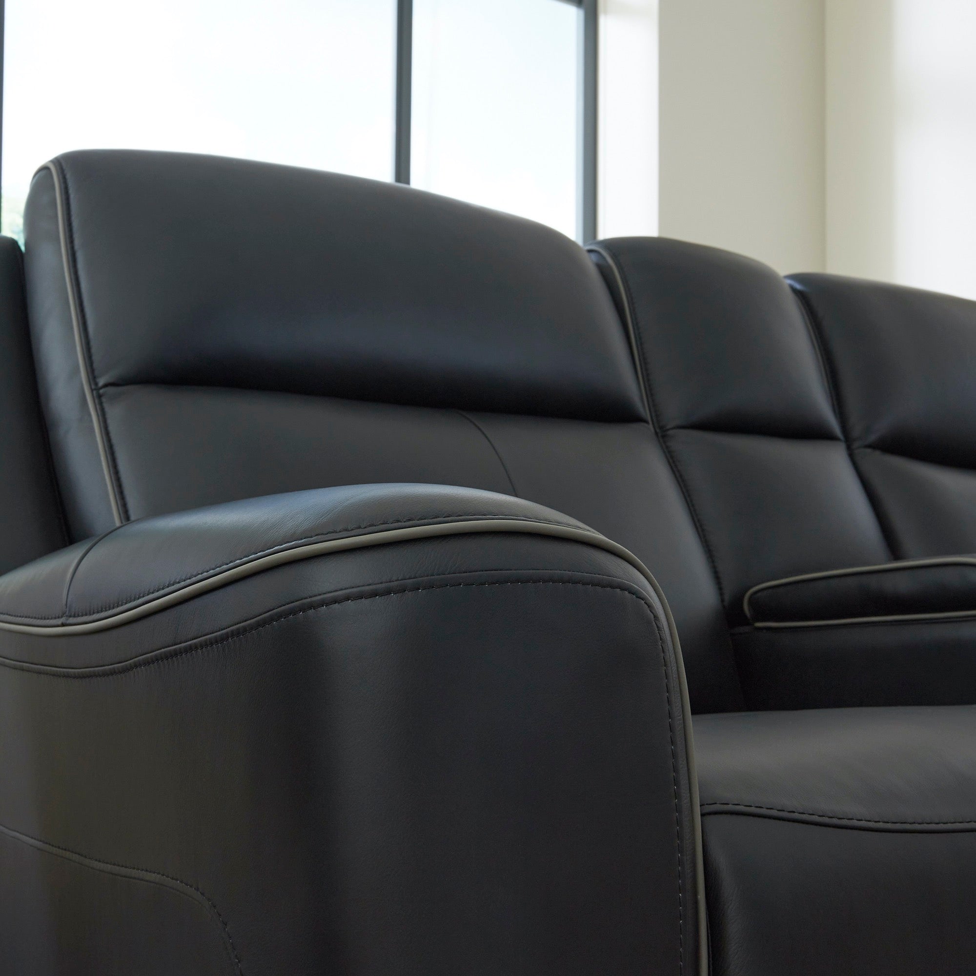 Maverick Onyx Power Recliner with Adjustable Headrest, Massage & Heated Seats - Adams Furniture