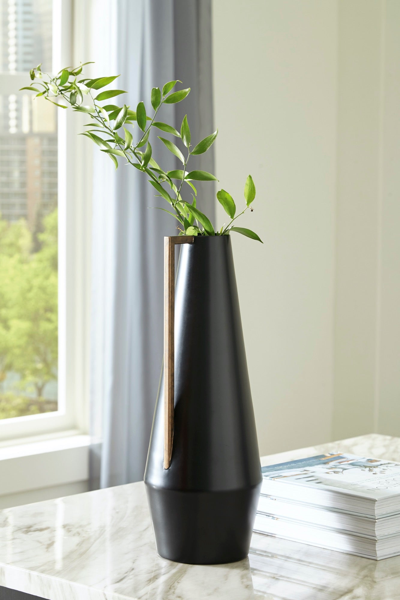 Pouderbell Vase - Adams Furniture