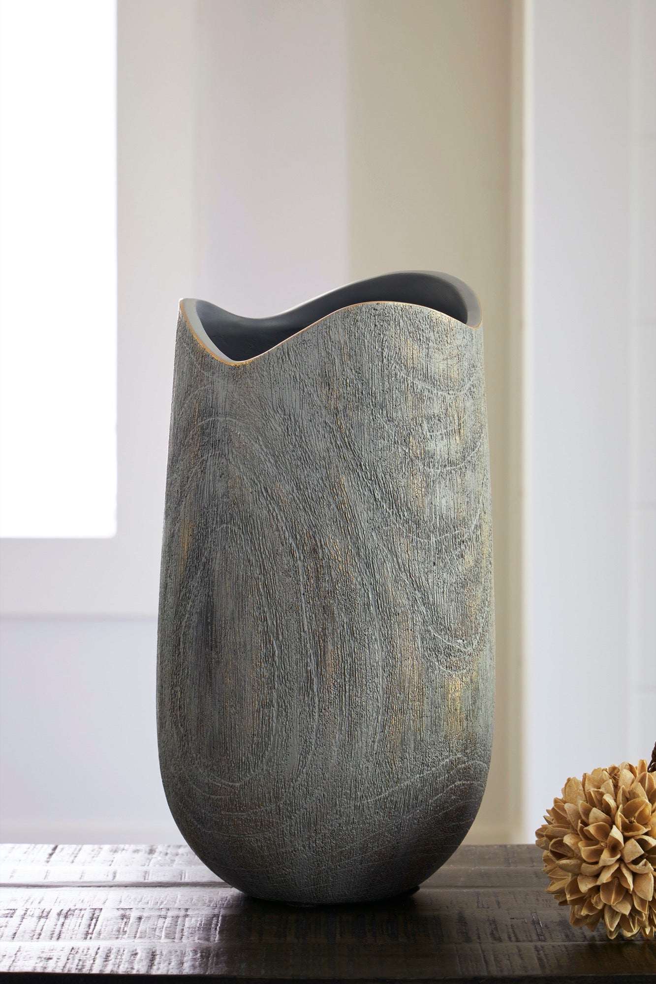 Iverly Vase - Adams Furniture