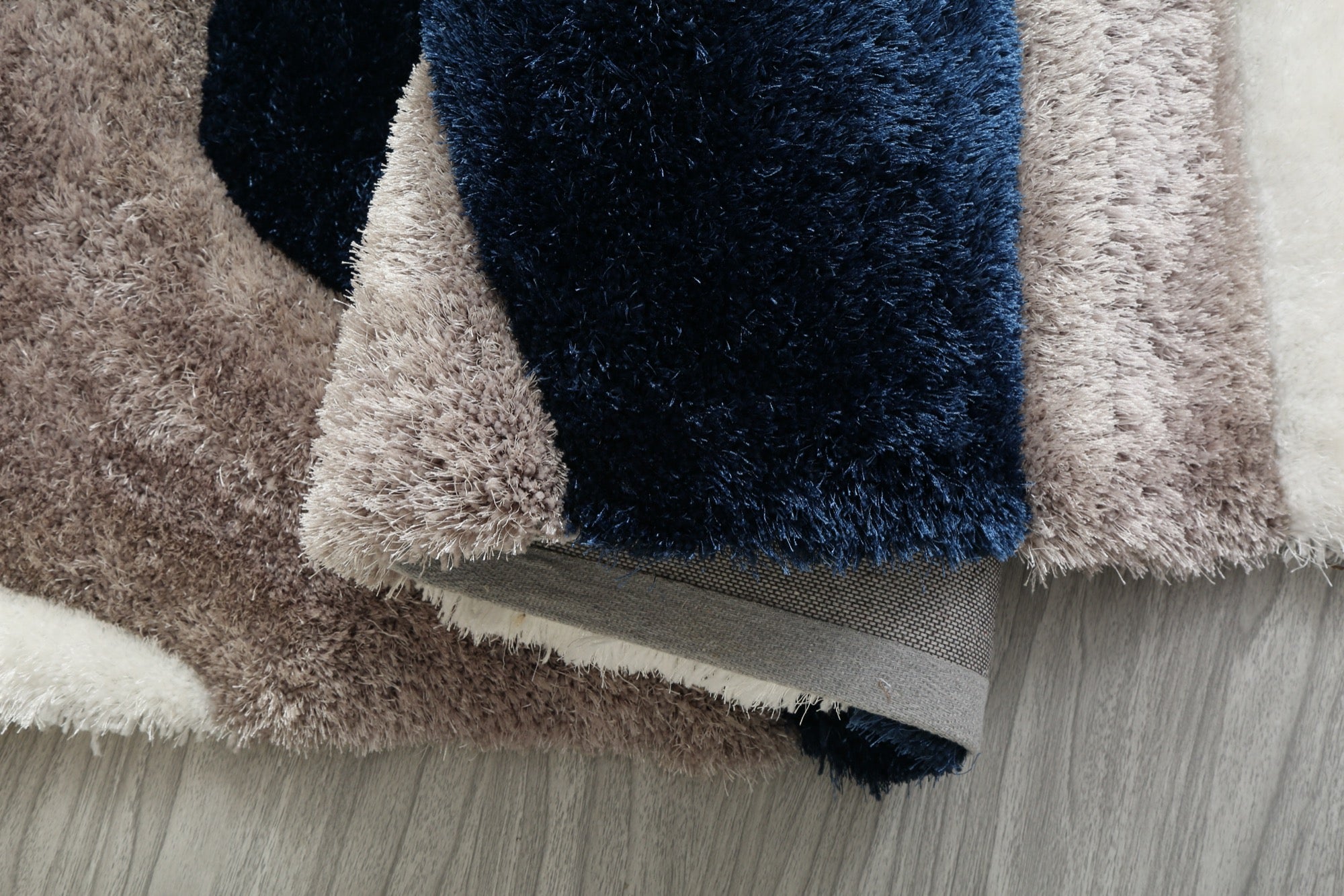 Mateos Navy/Beige/White 5x7 Area Rug - Adams Furniture