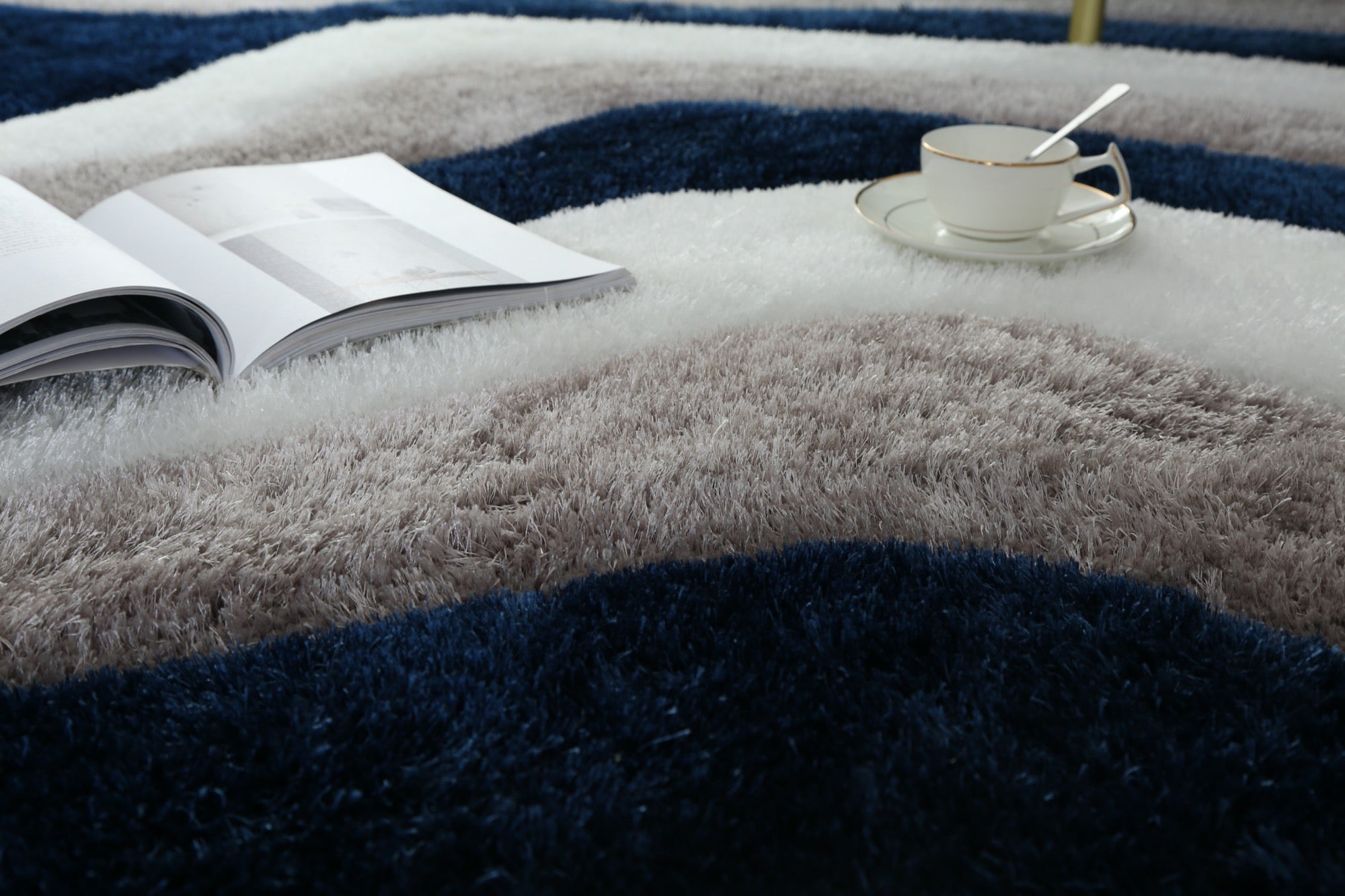 Mateos Navy/Beige/White 5x7 Area Rug - Adams Furniture
