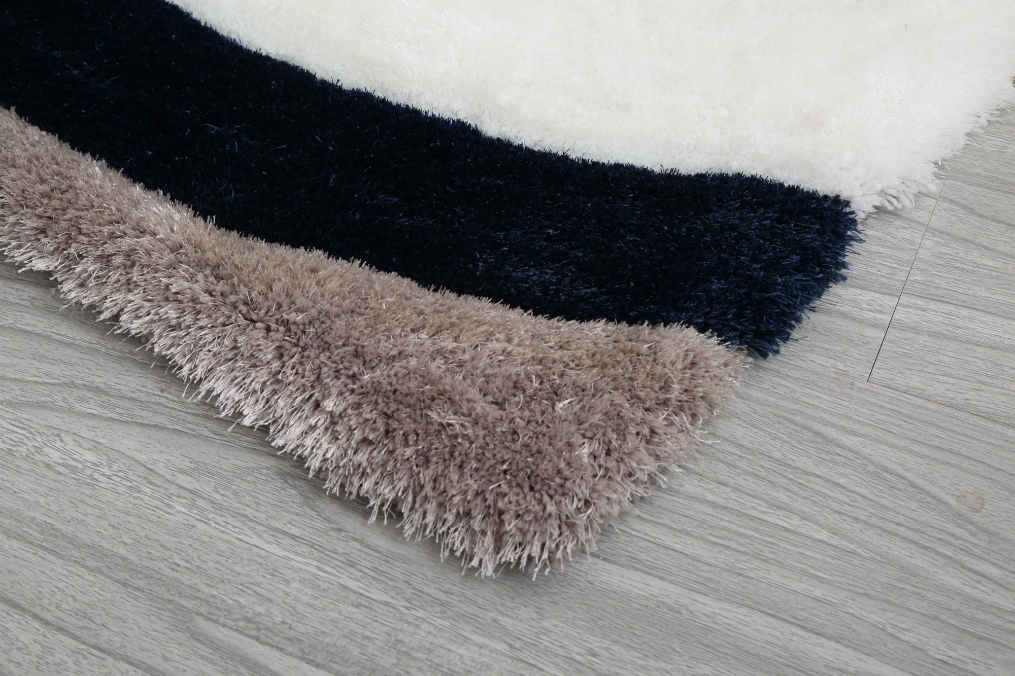 Mateos Navy/Beige/White 5x7 Area Rug - Adams Furniture