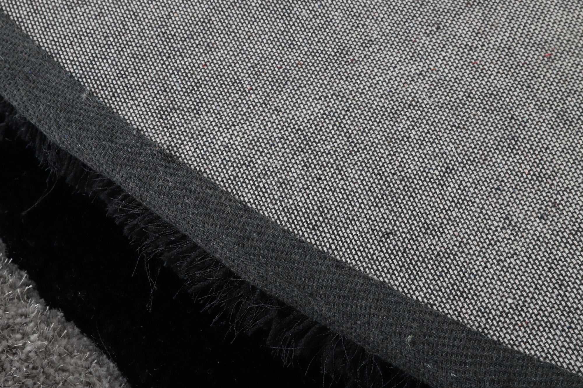 Mateos 5x7 Black/Grey Area Rug - Adams Furniture
