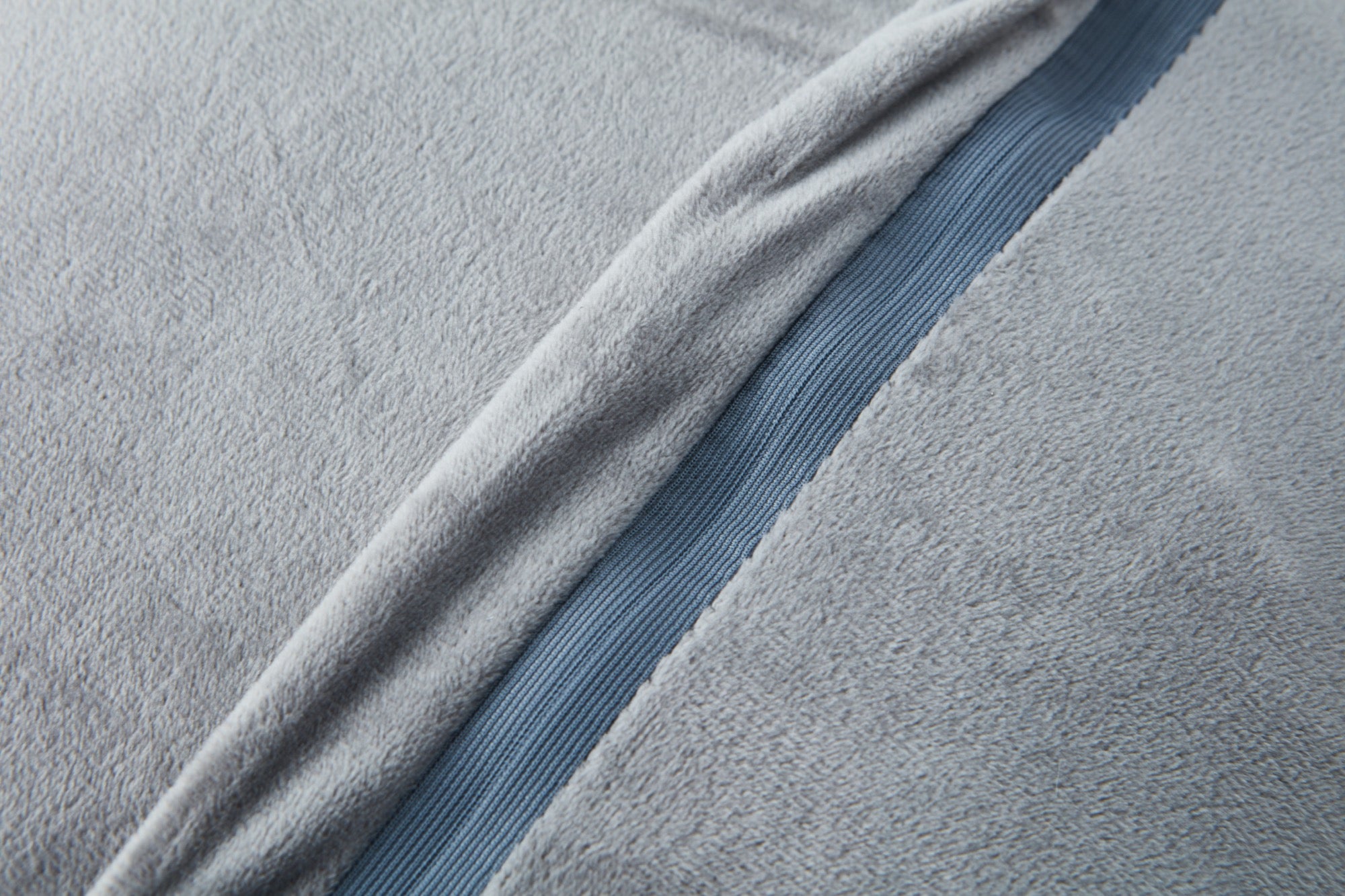 Manhattan Pillow - Adams Furniture