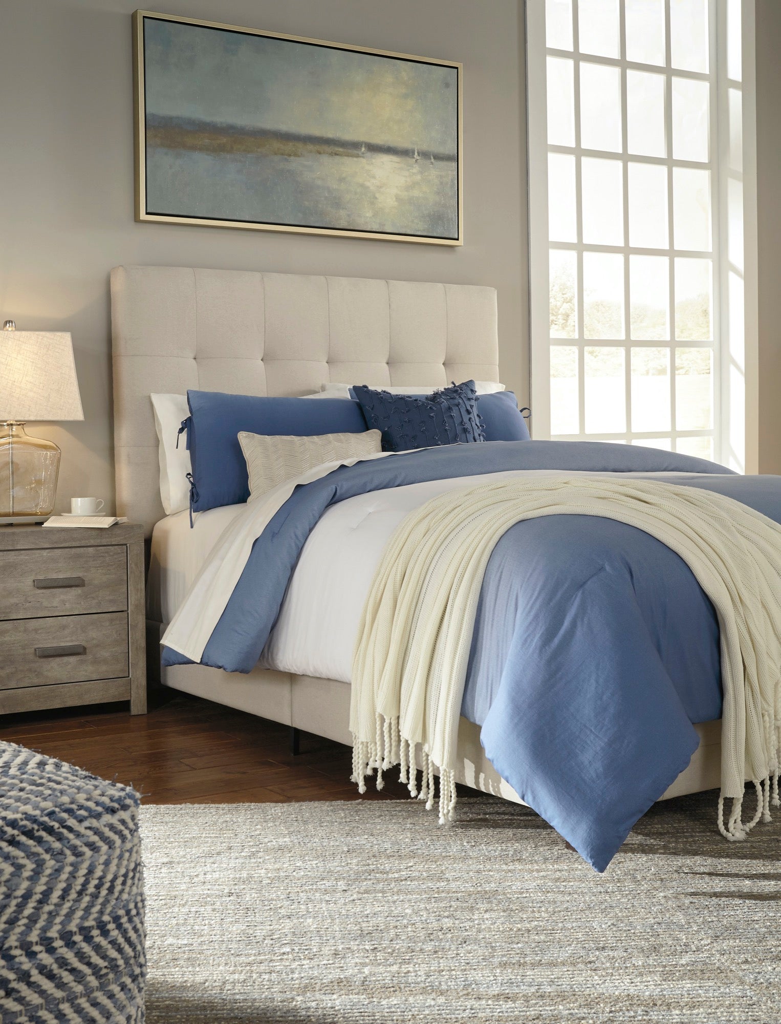 Dolante Queen Upholstered Bed - Adams Furniture