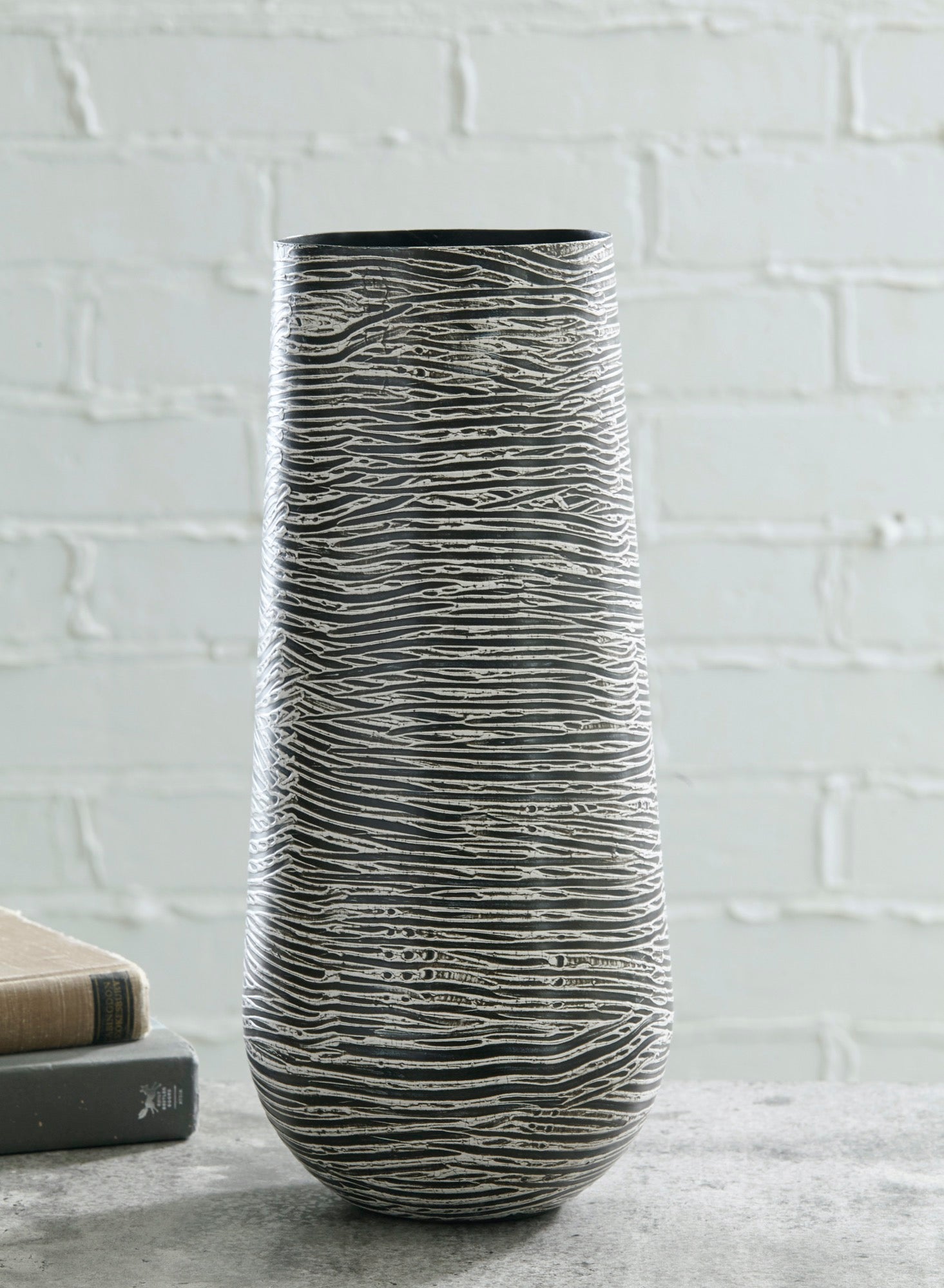 Fynn Vase - Adams Furniture